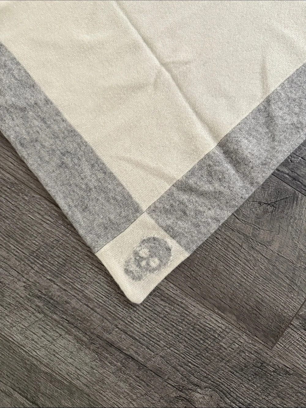 Skull Cashmere 100% cashmere Luxury Cream & Gray Home Bedding Throw Blanket NWT